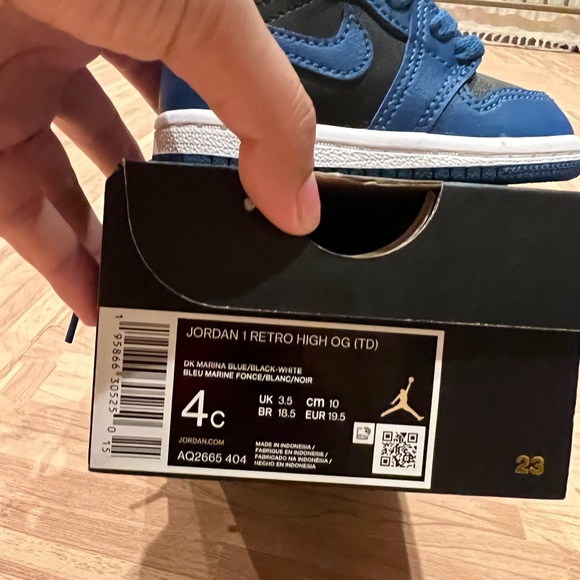Jordan 1 Retro High OG - Picture 4 of 4